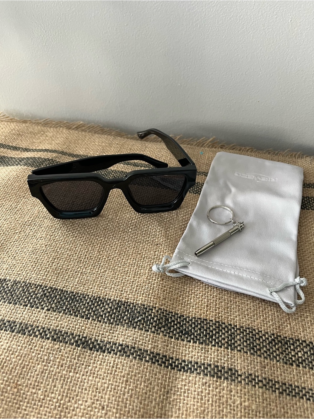 Black Women's Rectangular Sunglasses - Sleek UV Protection